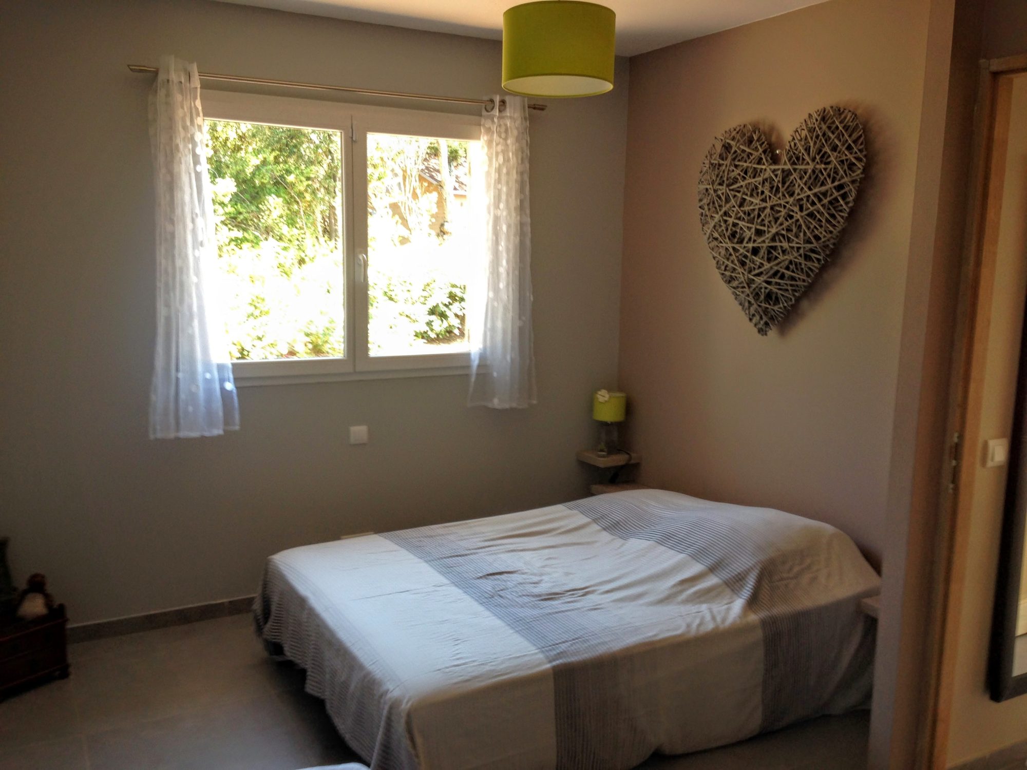 Chambre avec vue sur le jardin